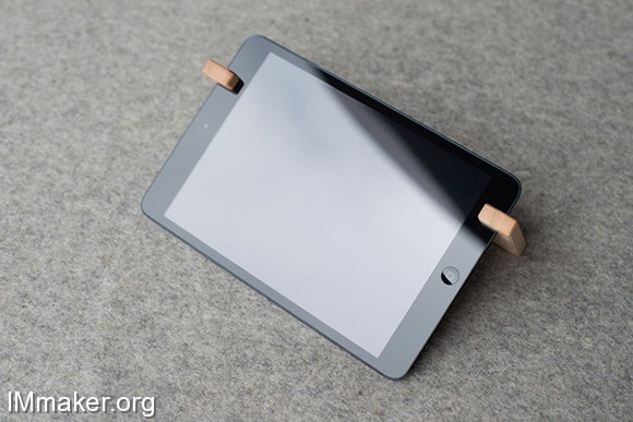 The-Coburns-Minimalist-Wooden-iPad-stands-2