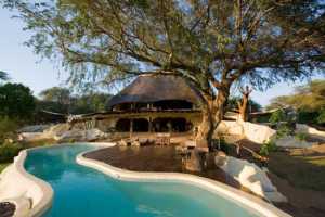 赞比亚琼戈韦河畔度假屋